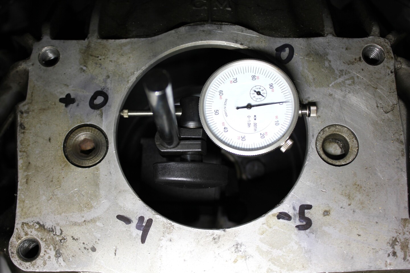 Centering bellhousing for a five-speed installation