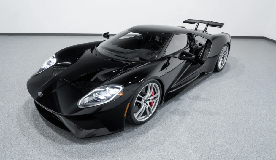 1,100 Mile 2020 Ford GT Auction Continues With $750,000 Bid