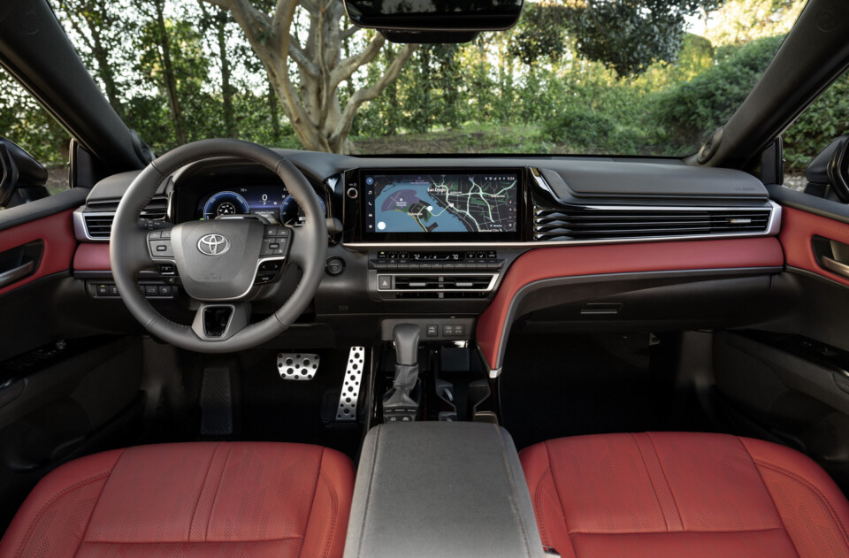 2025 Toyota Camry Hybrid