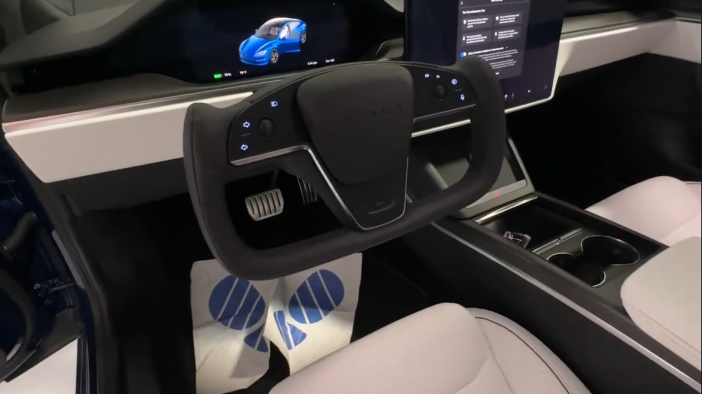 2024 Tesla Model S Plaid interior