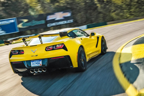 Hold On Tight! C7 Corvette ZR1 Comes Inches From Disaster