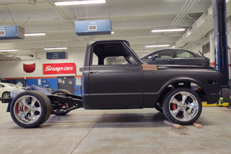 the-hawkeye-c10-comes-together-for-arrow-straight-body-panels-2024-09-18_08-45-49_745809