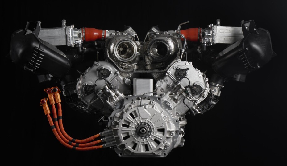 Lamborghini’s New 10,000-RPM Flat-Plane 4.0L Twin-Turbo V8 Engine