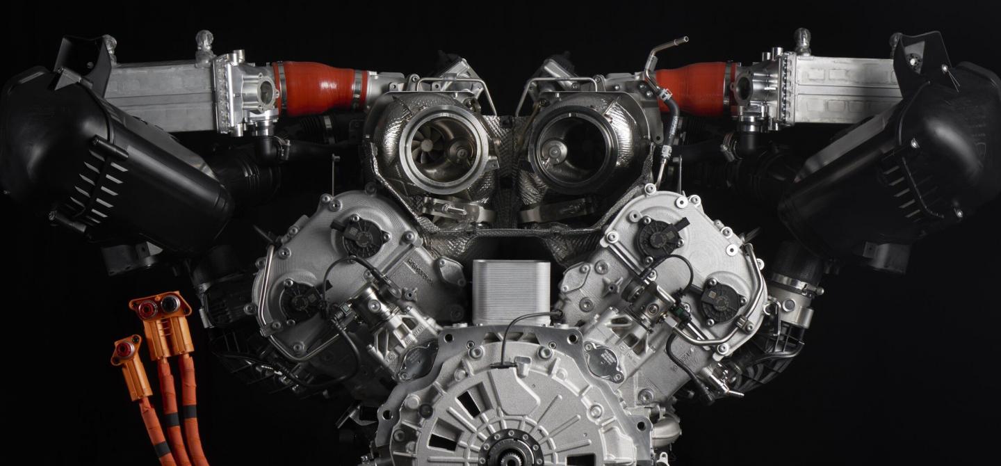 Lamborghini’s New 10,000-RPM Flat-Plane 4.0L Twin-Turbo V8 Engine