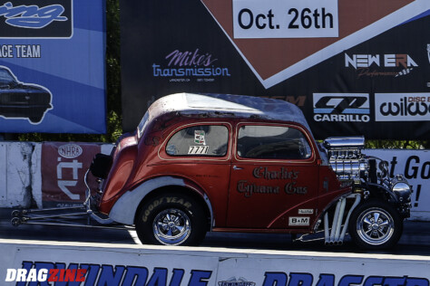 the-2024-mooneyes-christmas-party-at-irwindale-speedway-2024-12-10_12-07-42_932945