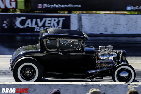 the-2024-mooneyes-christmas-party-at-irwindale-speedway-2024-12-10_12-08-39_541553