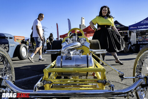 the-2024-mooneyes-christmas-party-at-irwindale-speedway-2024-12-10_12-09-15_180297