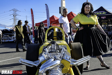 the-2024-mooneyes-christmas-party-at-irwindale-speedway-2024-12-10_12-09-19_215881