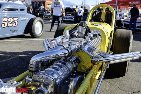 the-2024-mooneyes-christmas-party-at-irwindale-speedway-2024-12-10_12-09-23_260501