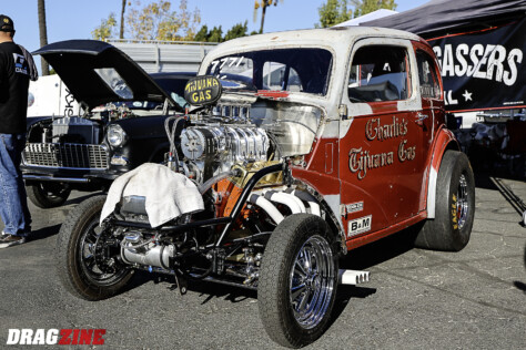 the-2024-mooneyes-christmas-party-at-irwindale-speedway-2024-12-10_12-10-31_007329