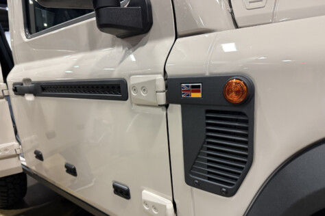 2025s-off-road-shakeup-ineos-grenadier-challenges-the-old-guard-2025-04-25_10-58-45_973042