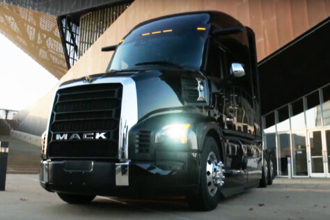 big-rig-debut-mack-pioneer-class-8-tractor-2025-04-09_17-24-29_275451