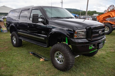is-the-diesel-ford-excursion-making-a-comeback-20-years-later-2025-05-07_12-31-15_574388