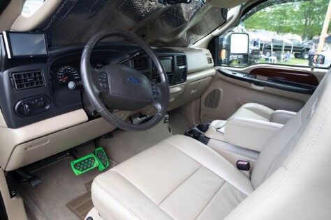is-the-diesel-ford-excursion-making-a-comeback-20-years-later-2025-05-07_12-31-43_610343