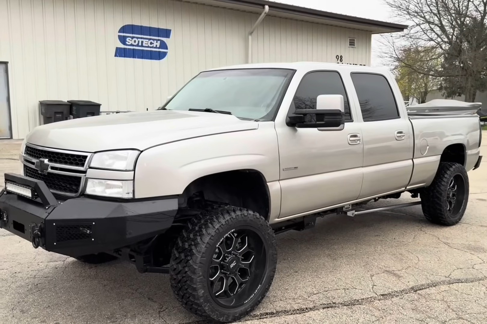 Truck Master Fixes Smoked Rear End Of A 2006 Chevy Silverado 2500HD