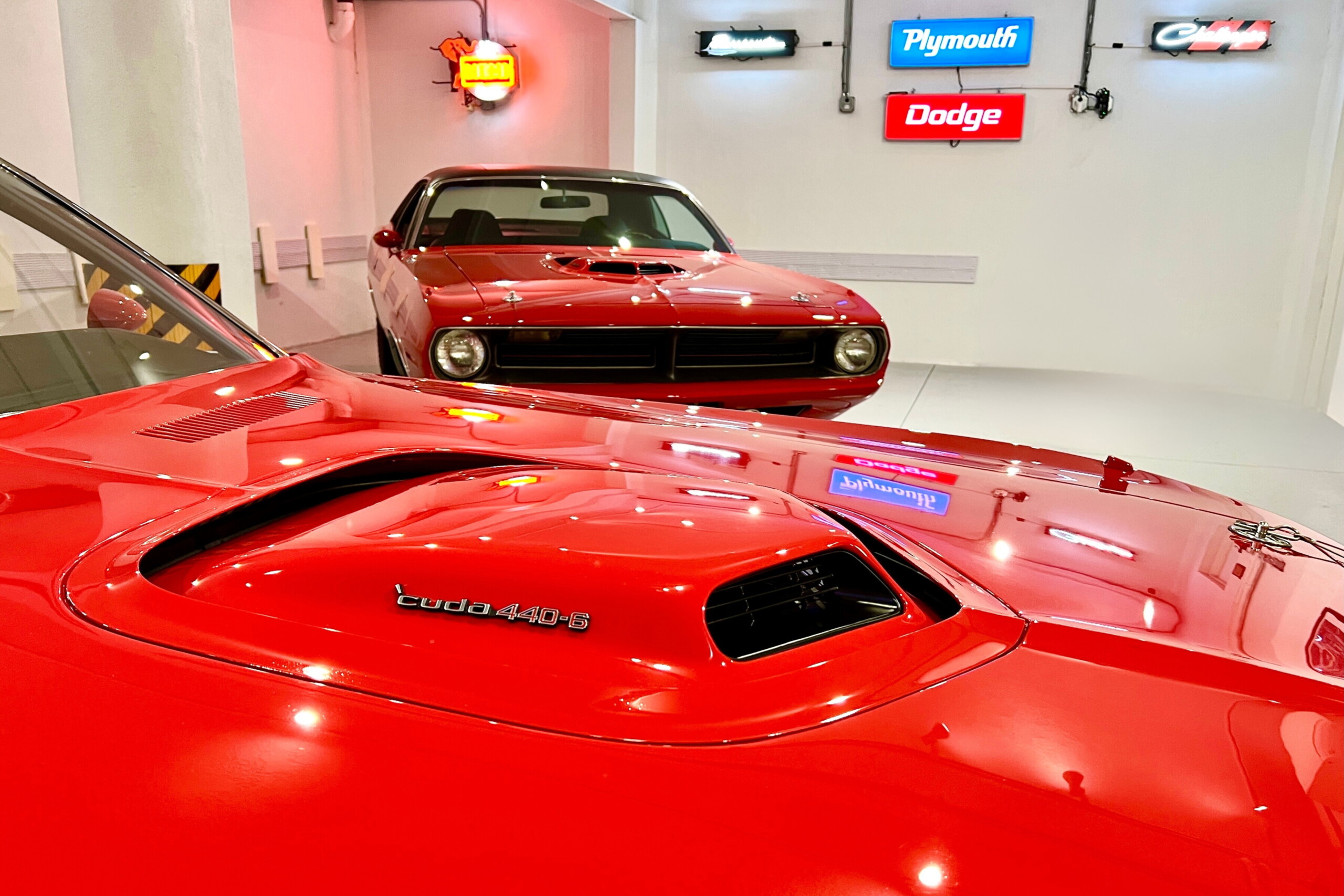 Twin ’70 ’Cudas: A Hemi And A Six-Pack Are Making The Scene