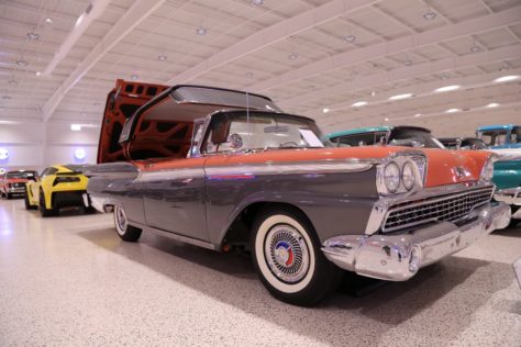 American-Muscle-Car-Museum-Tour-0141959-Fairlane-Galaxie-Skyliner