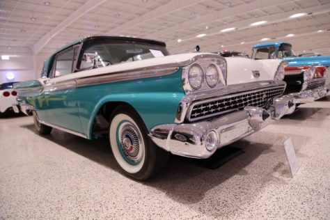 American-Muscle-Car-Museum-Tour-0181959-Fairlane-Galaxie-Skyliner
