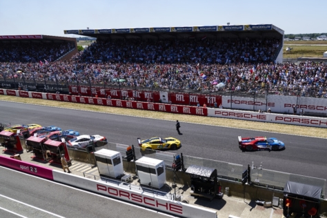 12614djFord-GT-Finishes-P2-At-Le-Mans-2017-34553039343o