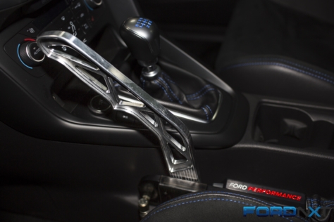 sema-2017-focus-rs-drift-stick-makes-hooning-easy-0002