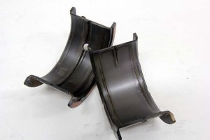 Most leading bearing companies now offer ¾ groove style main bearings. This extends the bearing’s oil groove from the upper bearing past the parting line to ensure a better supply of oil to the loaded portion of the bearing in the cap. Full groove bearings should never be used in a performance application because this reduces bearing surface area and increases the load on the remaining portion of the bearing.