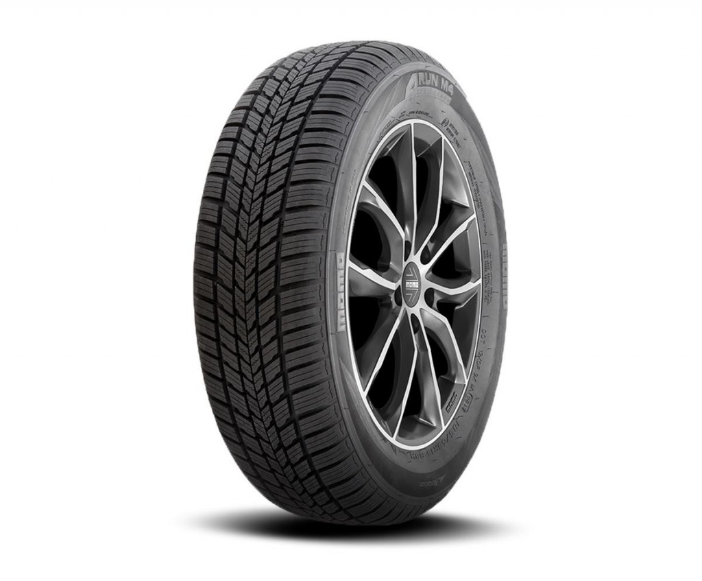 MOMO M4 Tire