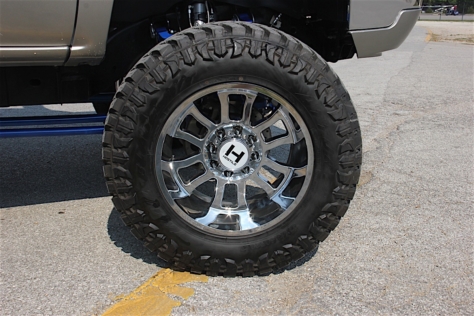 subbing-out-jordon-voleks-2003-chevy-suburban-aka-dura_yacht-0033