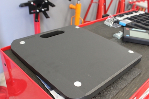 we-take-a-look-at-proforms-7000-lb-slim-wireless-scales-0038