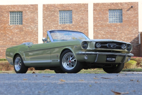 Revology-Mustang-Media-Drive-9863