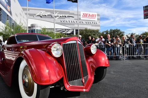 sema-2017-cruising-through-the-convention-center-to-sema-ignited-0013