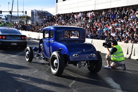 sema-2017-cruising-through-the-convention-center-to-sema-ignited-0016
